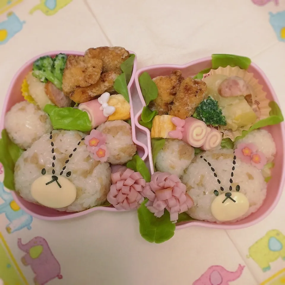 Snapdishの料理写真:ジャッキー♡そぼろおにぎり弁当☻|R.a.mさん