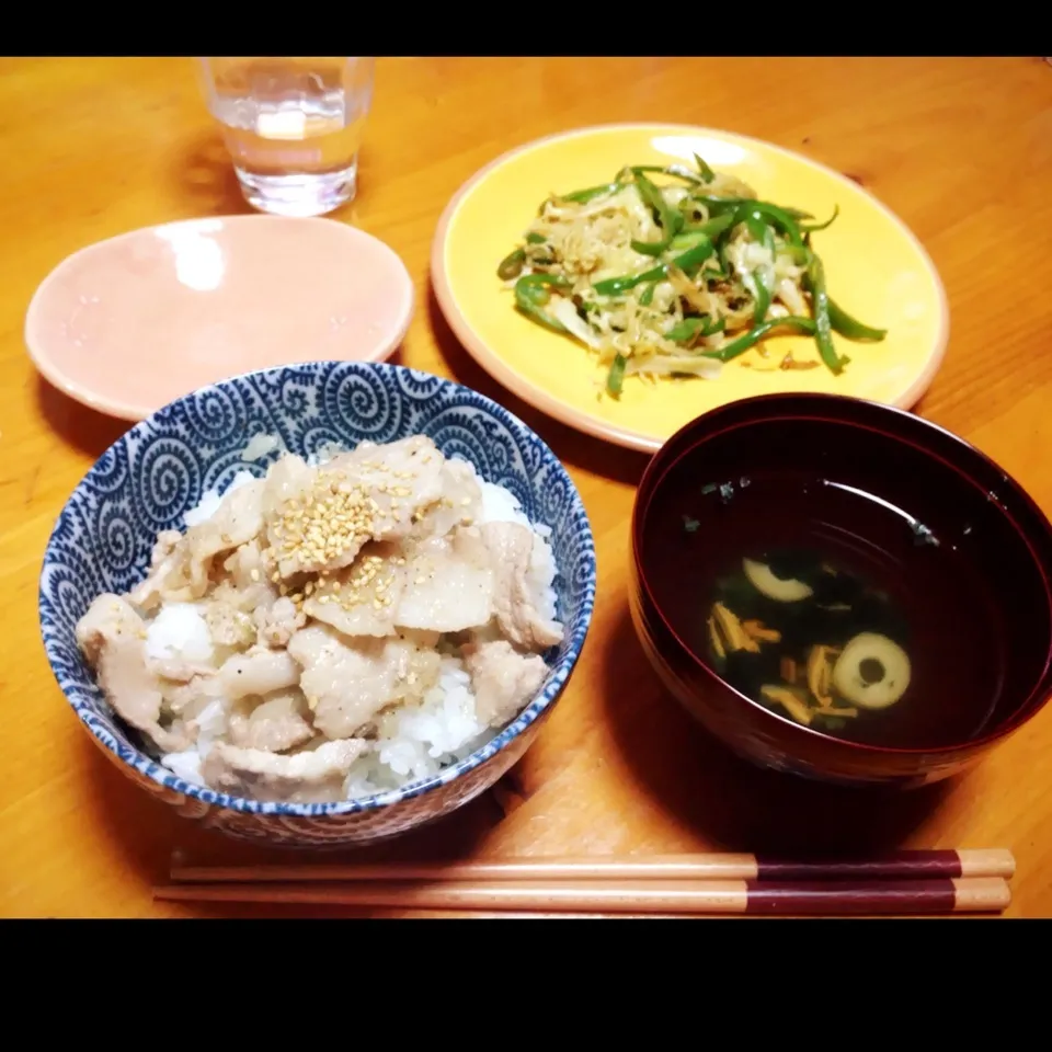 Snapdishの料理写真:☆ネギ塩豚丼☆ピーマンのオイスターソース炒め☆松茸のお吸い物|ともみんさん