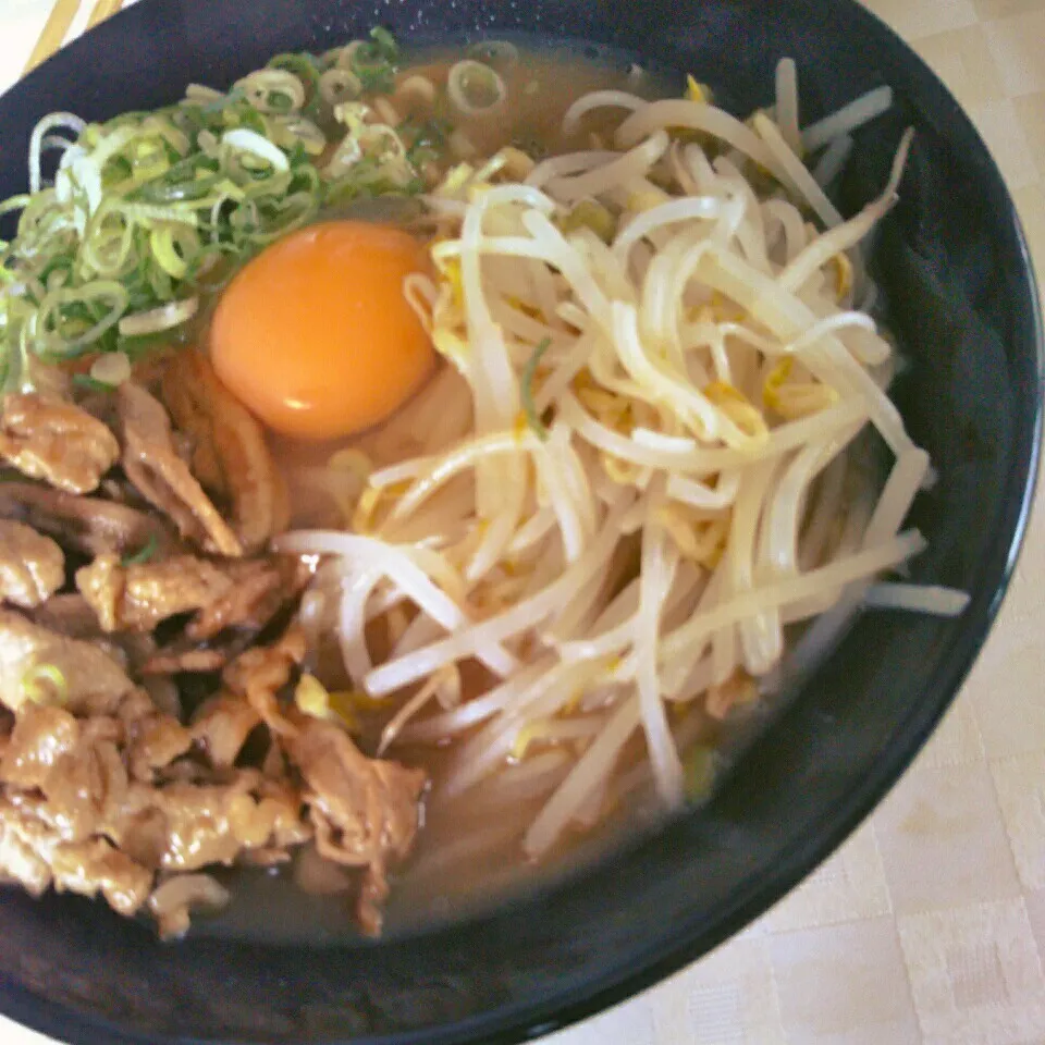 市販の醤油とんこつを徳島ラーメンに変身♡|月さん