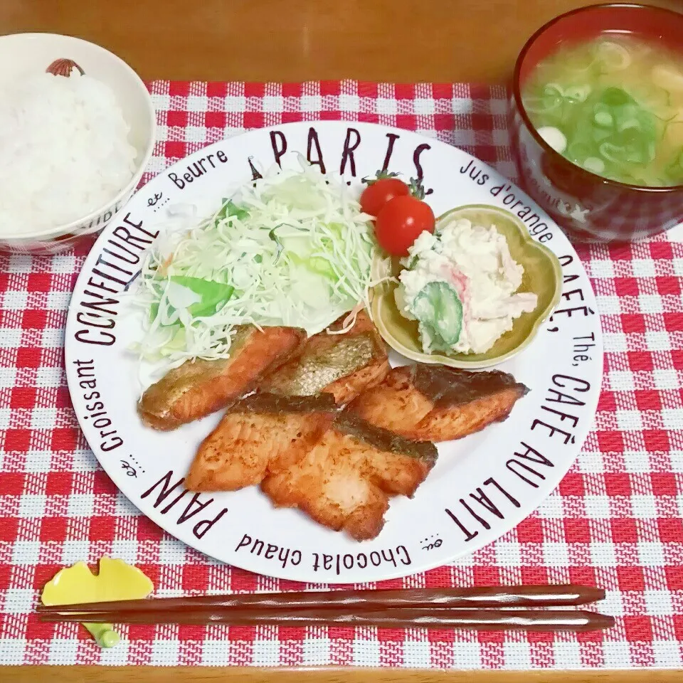 ＊秋鮭の香草パン粉焼き🐟🌿🍁晩ご飯🌃🍴🎵＊|とししいたけさん