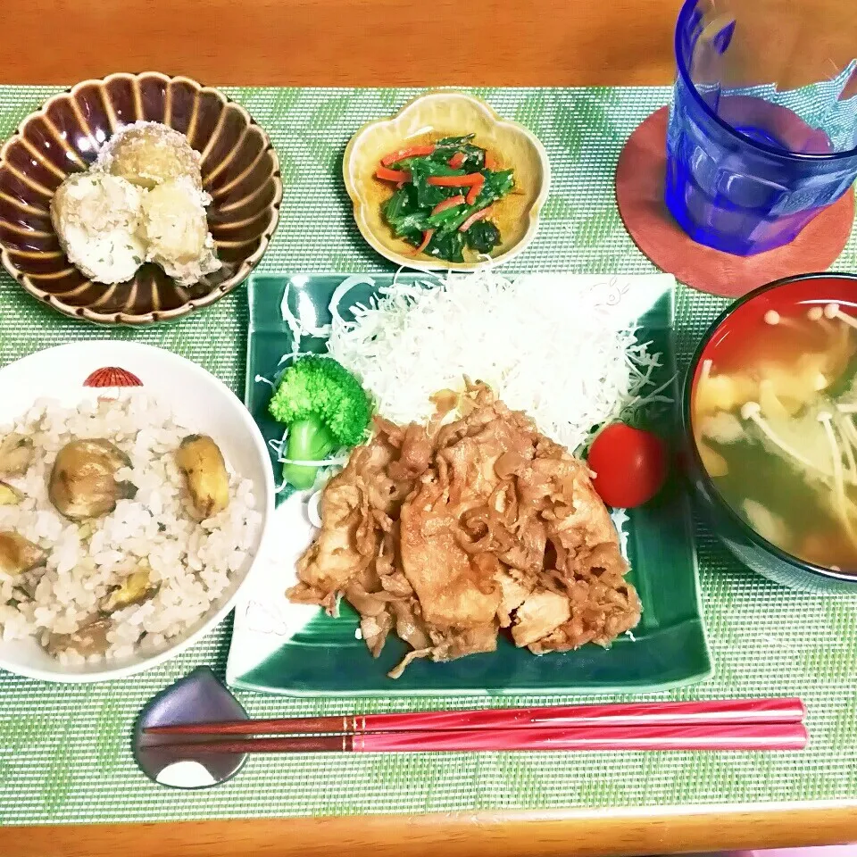 Snapdishの料理写真:＊豚のしょうが焼き定食🐷晩ご飯🌃🍴🎵＊|とししいたけさん