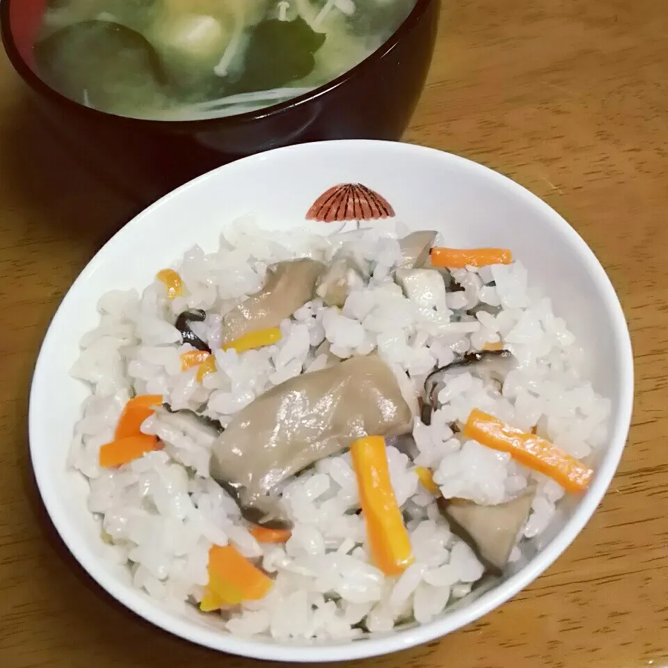 Snapdishの料理写真:＊松茸ご飯🍚🍁＊|とししいたけさん