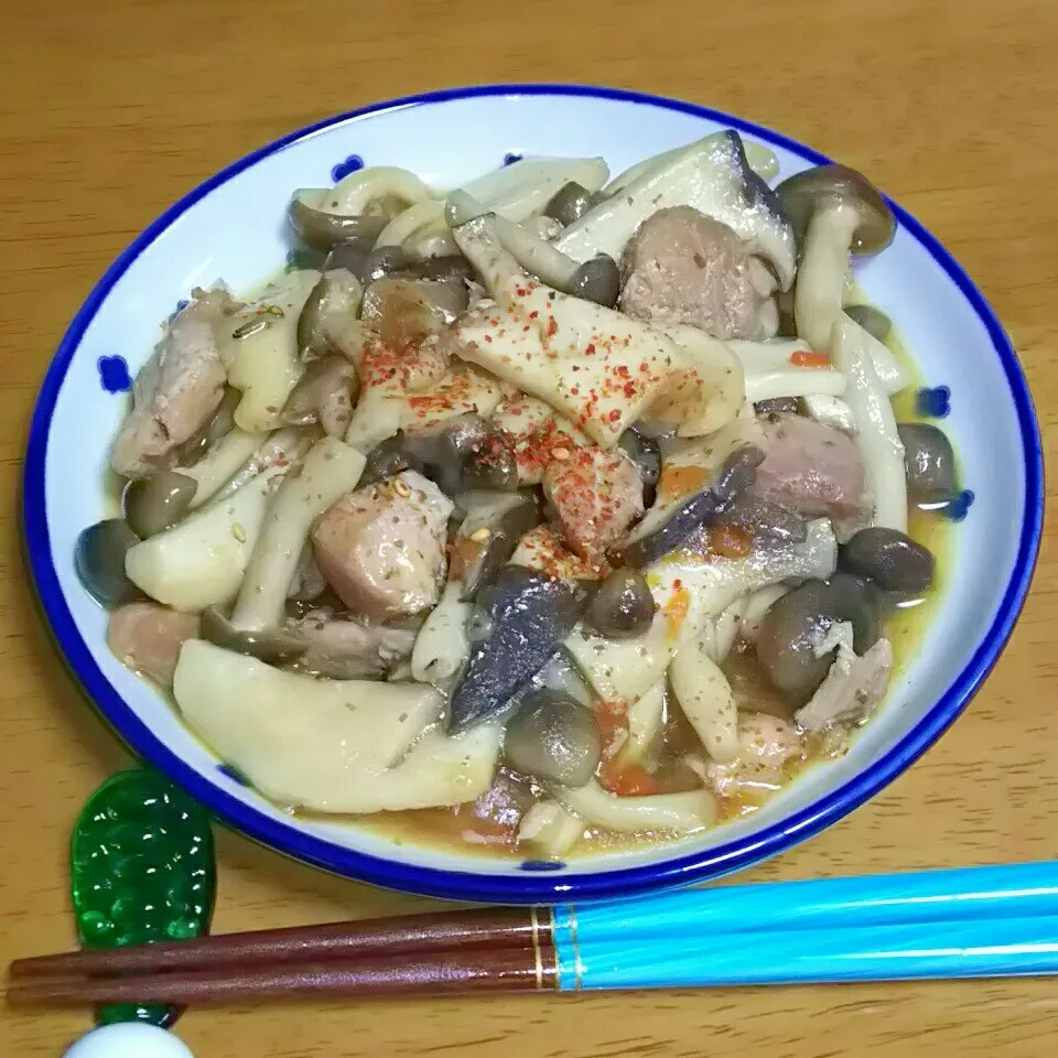 Snapdishの料理写真:＊きのこ🍄のにんにく醤油炒め🍳＊|とししいたけさん