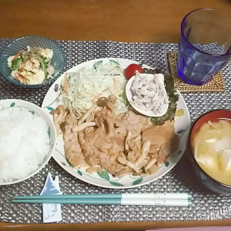 ＊豚のしょうが焼き🐷晩ご飯🌃🍴🎵＊|とししいたけさん