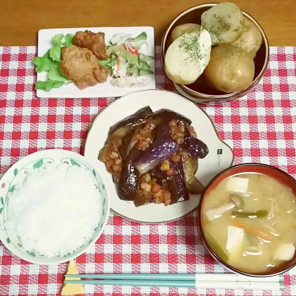 ＊茄子の肉味噌炒め🍆じゃがバター🍟晩ご飯🌃🍴🎵＊|とししいたけさん