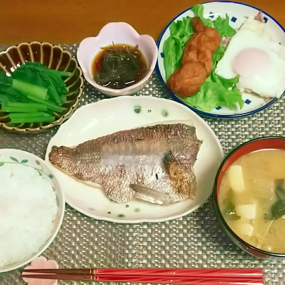 ＊鯛の塩焼き🐟魚定食な晩ご飯🌃🍚🎵＊|とししいたけさん