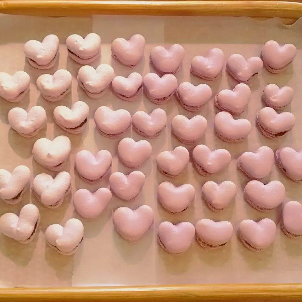 Snapdishの料理写真:＊ハートのチョコマカロン❤＊|とししいたけさん