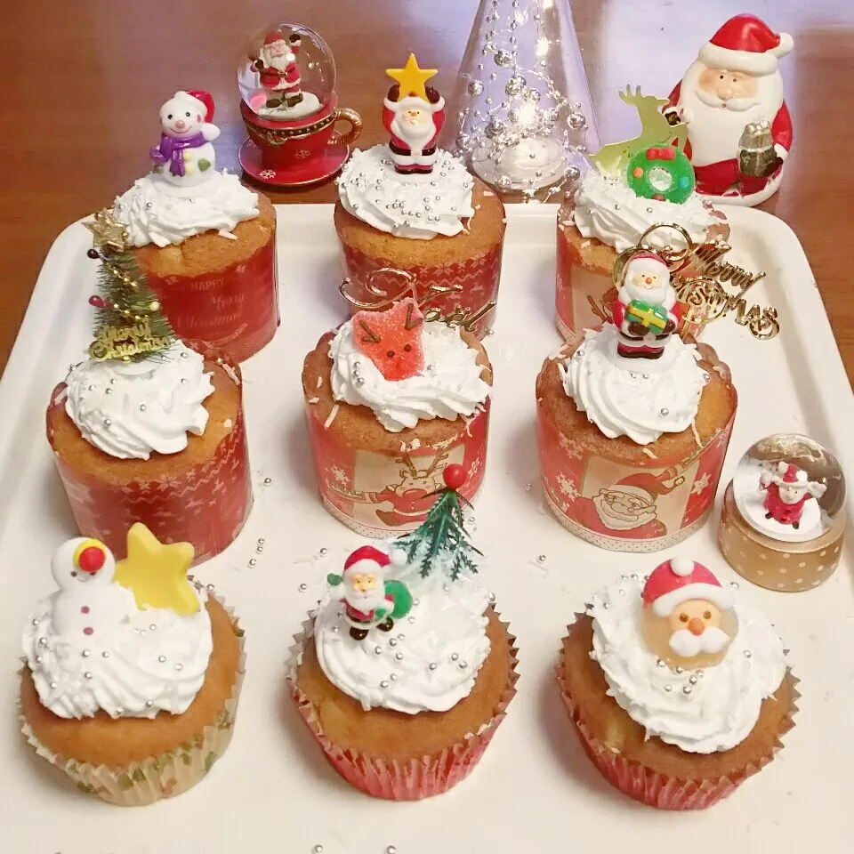 Snapdishの料理写真:＊クリスマスデコ🎄🌟カップケーキ🎅✨＊|とししいたけさん