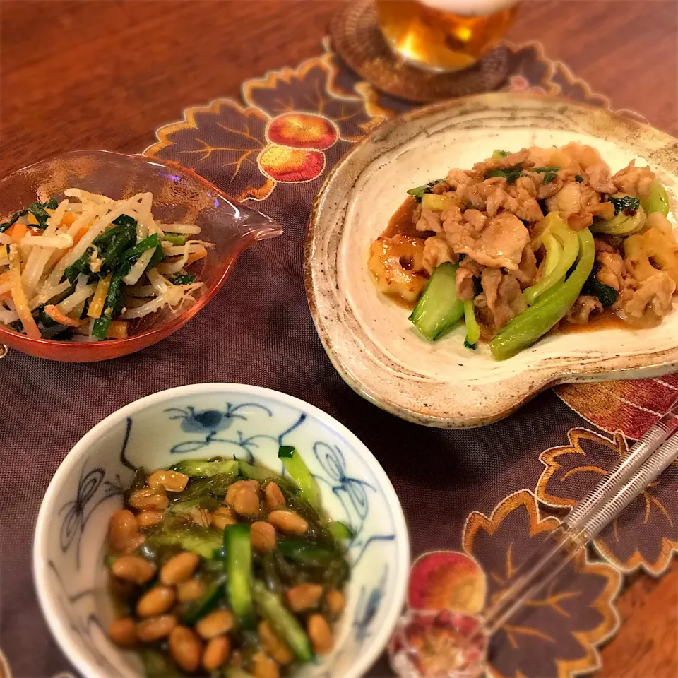 Snapdishの料理写真:豚こまとちくわぶ、青梗菜の中華炒め
にんじんともやし、にらのナムル
めかぶ納豆|𓇼 Ⓢ Ⓗ Ⓘ Ⓝ Ⓞ Ⓑ Ⓤ 𓇼さん