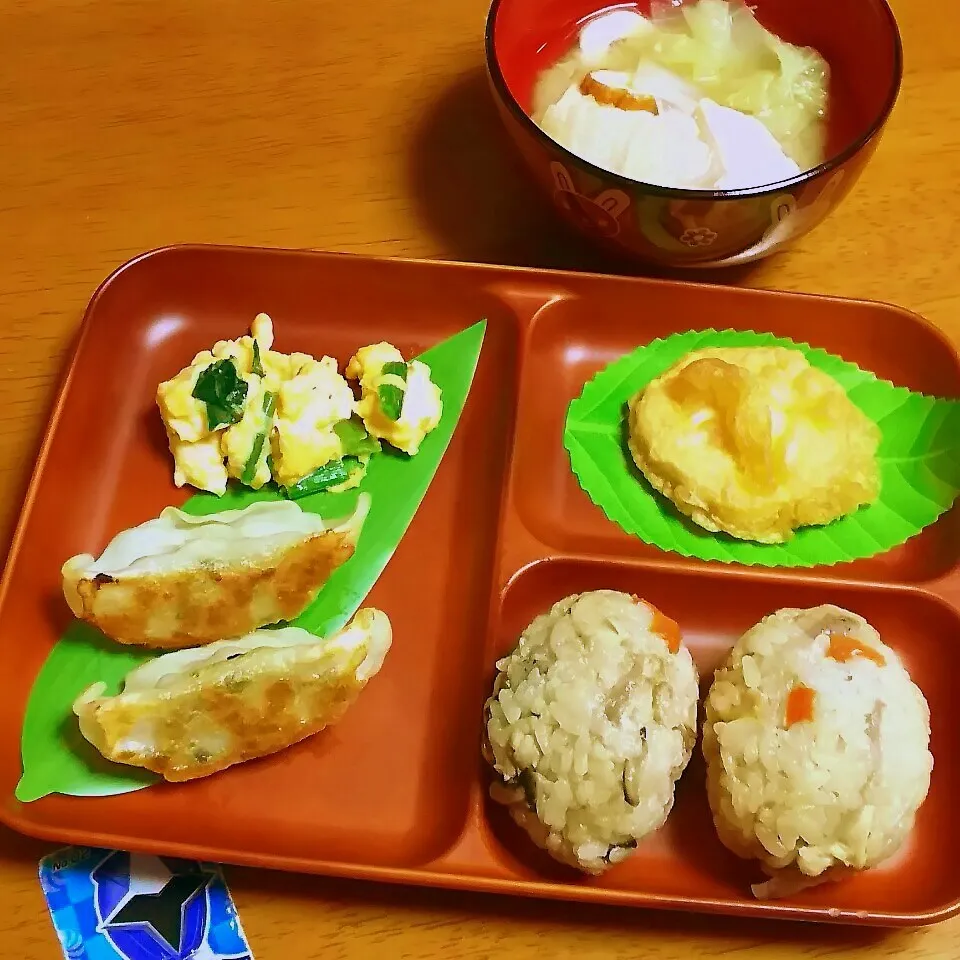 ＊お子様定食～餃子と炊き込みご飯～＊|とししいたけさん