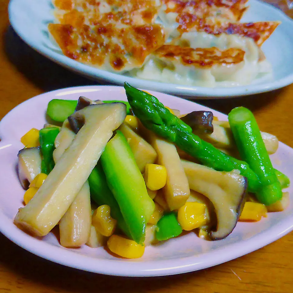 ＊アスパラとエリンギのバター醤油ソテー＊|とししいたけさん