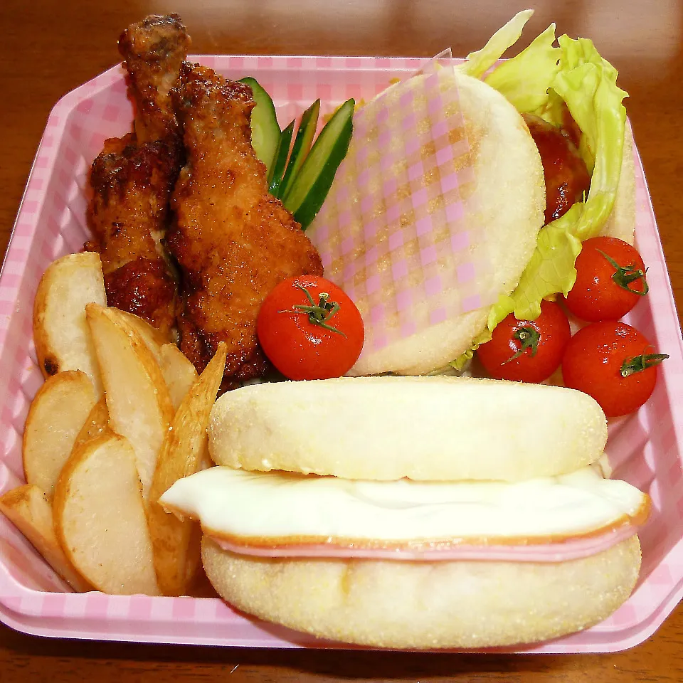 ＊フライドチキン&ハンバーガー弁当＊|とししいたけさん