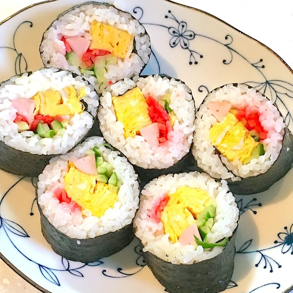 今日のお昼は海苔巻き🎶❤️|つるひめさん