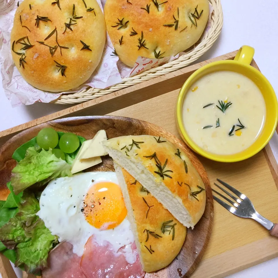 Snapdishの料理写真:フォカッチャでブランチ♡|わことひろさん