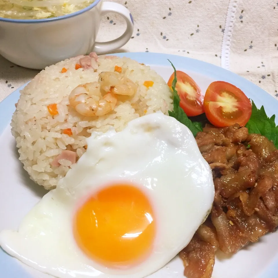 Snapdishの料理写真:炊飯器ピラフで簡単ワンプレート♡|わことひろさん