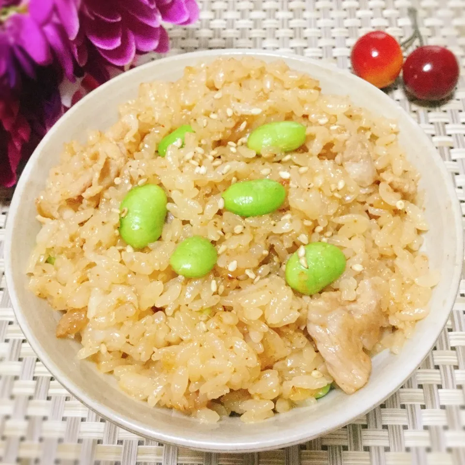 マネっこ♪めろさんの♡豚肉と玉ねぎの甘辛炊き込みご飯❤️|さくらんぼさん