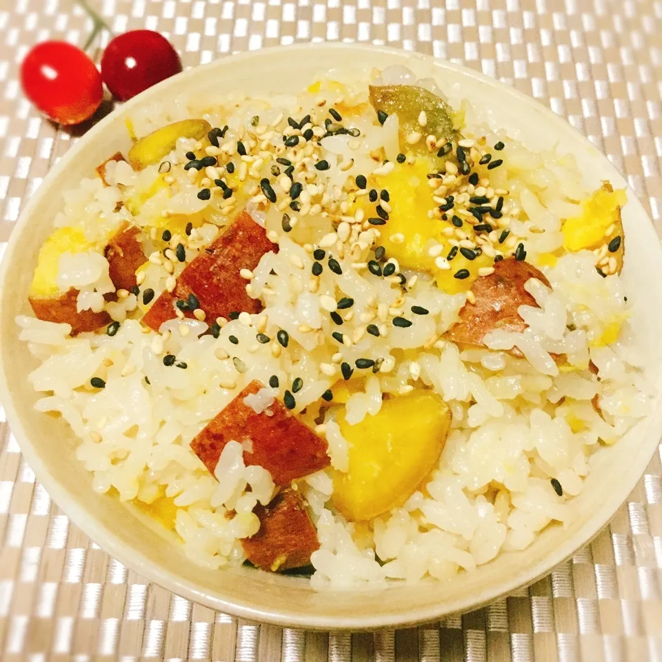 Snapdishの料理写真:ちゃんちーさんの♡美味しいさつまいもの炊き込みご飯🍠❤️|さくらんぼさん