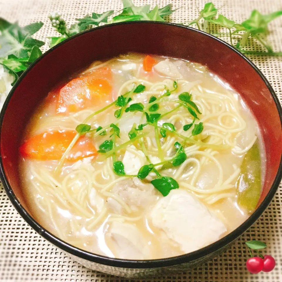 ミアリさんハピバ🎂味噌ラーメン風スープで鍋ラーメン🍜|さくらんぼさん