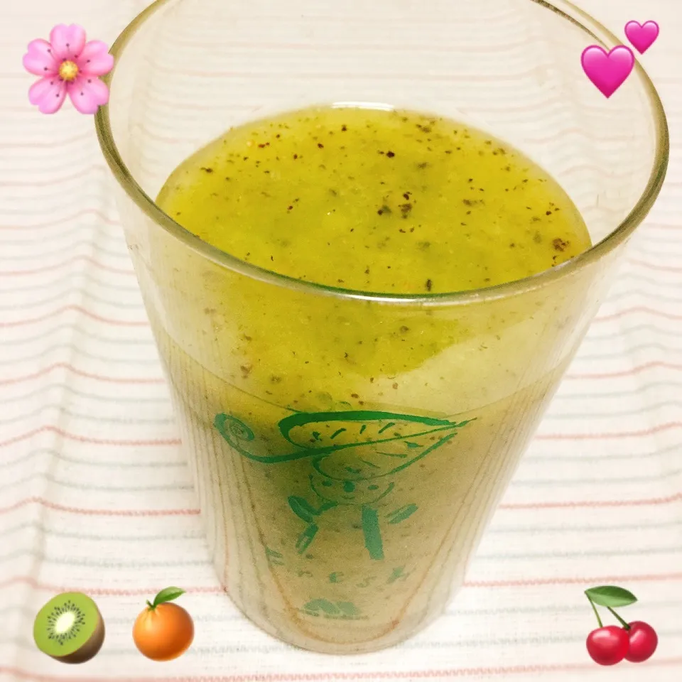 キウイとみかんのスムージー🥝🍊でありがとう🌸|さくらんぼさん