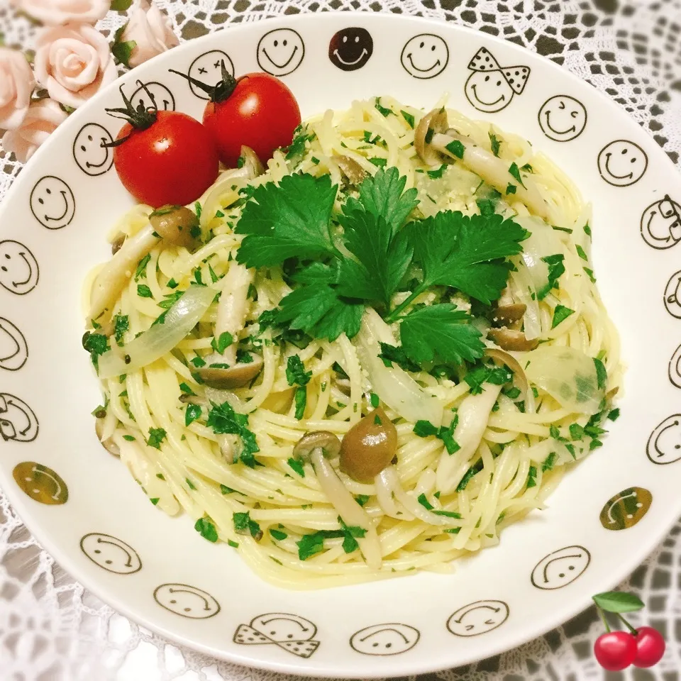 マネっこ♪パセリまみれのパスタ🌿❤️|さくらんぼさん