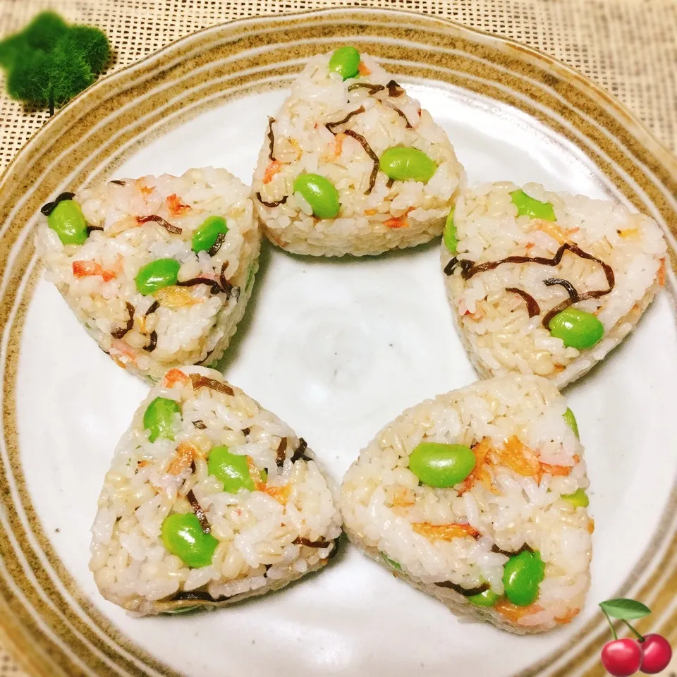 ミエさんの💛桜えびと枝豆のおにぎりでおにぎりアクション🍙|さくらんぼさん