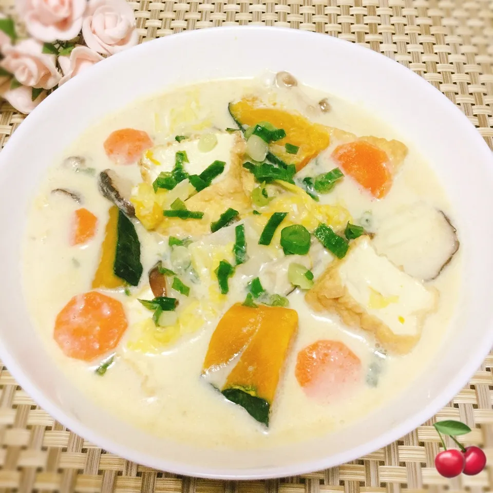 Snapdishの料理写真:マネっこ♪ミエさんの💛豆乳味噌スープ❤️|さくらんぼさん