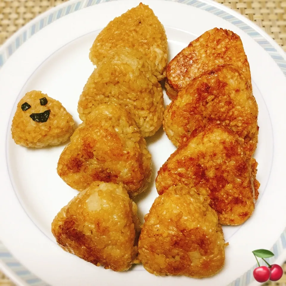 Snapdishの料理写真:マネっこ♪つきさんの焼きおにぎり🍙でおにぎりアクション💖|さくらんぼさん