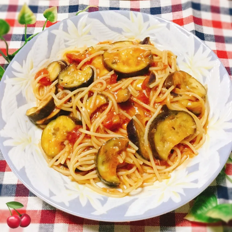 Snapdishの料理写真:太陽でるでるさんの♡ズボラパスタ🍝ツナトマスーハーバー❤️|さくらんぼさん