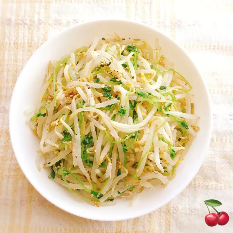 マネっこ♪マリアさんの♡5分♫もやしと豆苗の麺つゆナムル❤️|さくらんぼさん