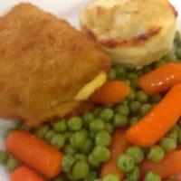 Snapdishの料理写真:Macédoine de légume avec cordon bleu et tartiflette|Amadou Sarrさん