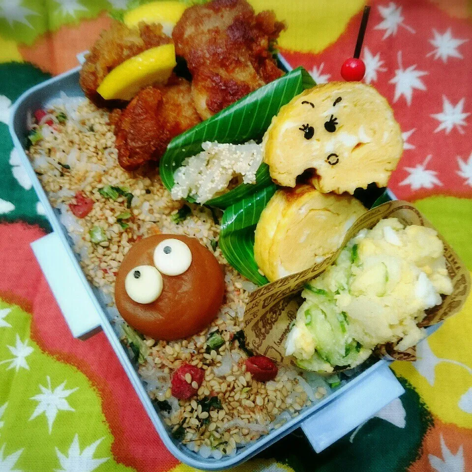 鶏の唐揚げ＆紀州の梅干しでまっくろくろすけ弁当|さらだきの子さん