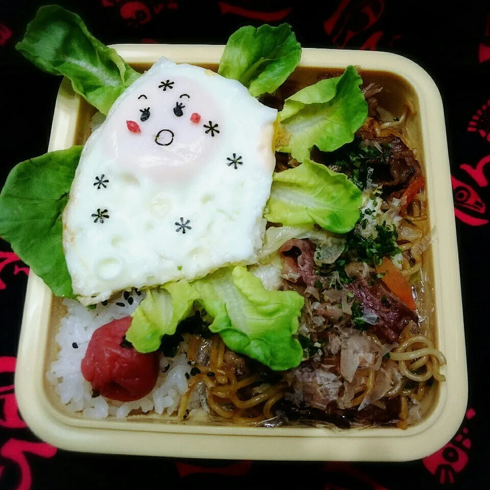 Snapdishの料理写真:焼そば&目玉焼きのせ愛妻旦那さん弁当|さらだきの子さん