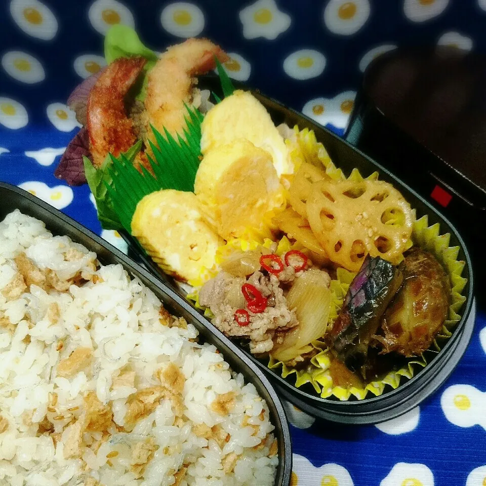 Snapdishの料理写真:子ぎつね寿司愛妻弁当|さらだきの子さん