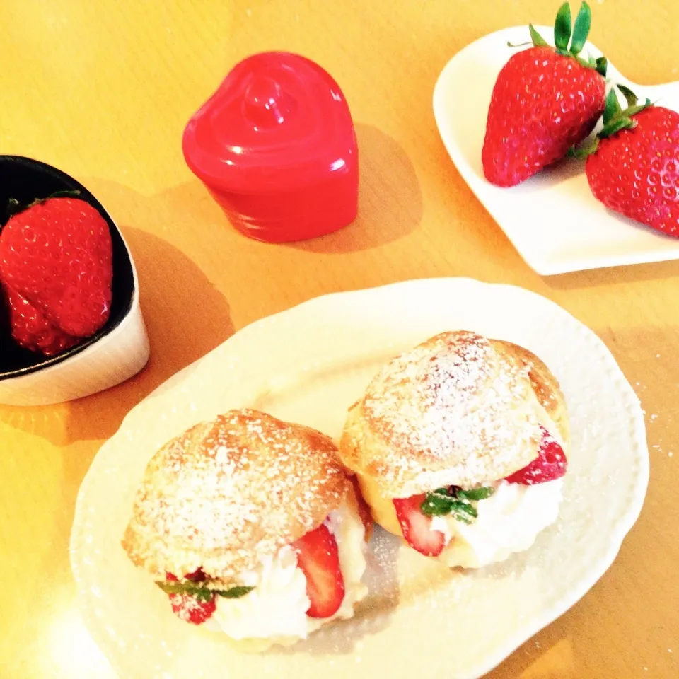 🍓苺のシュークリーム♡カスタードクリーム入り🍓|yuiママさん