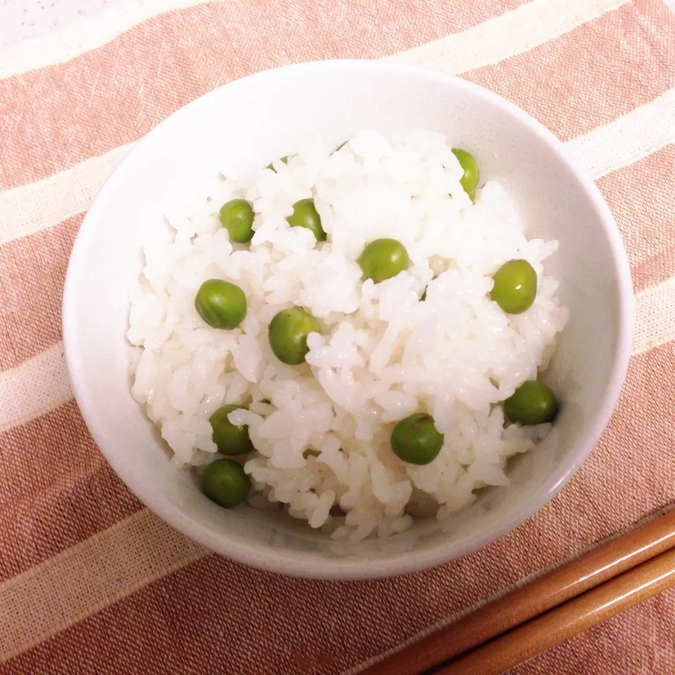 Snapdishの料理写真:【飯研】💗グリンピースご飯♡鮮やかなグリーンを保つ方法💗|yuiママさん