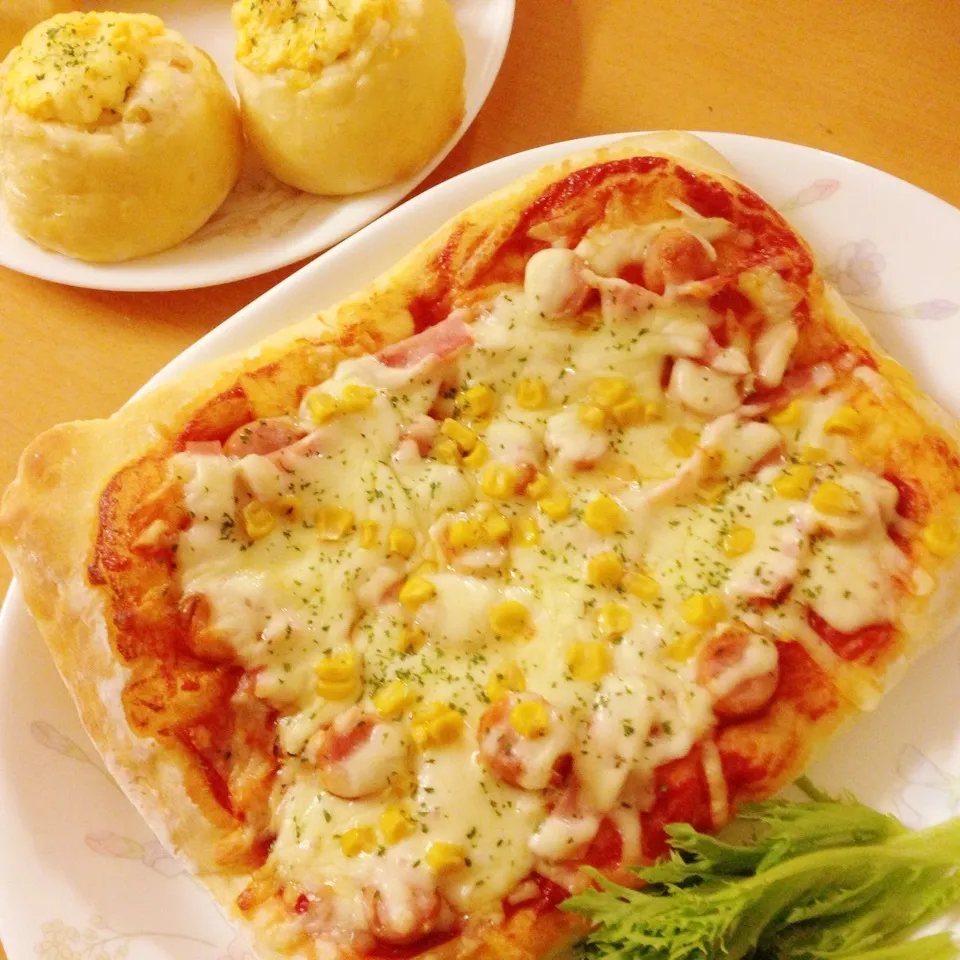 自家製ピザ🍕(ウィンナー・玉ねぎ・コーン)|yuiママさん