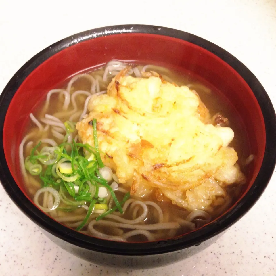 Snapdishの料理写真:エビとイカのかき揚げ蕎麦💞年越し蕎麦💞|yuiママさん