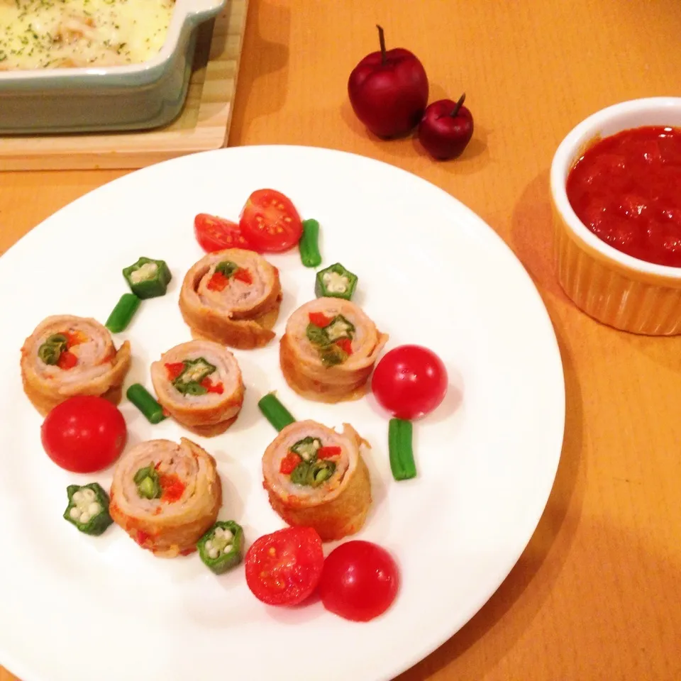 豚バラ肉のトマト缶煮❤️オクラ・パプリカ巻き❤️|yuiママさん