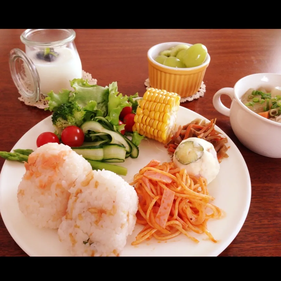 おにぎりのワンプレートランチ🍴☕️|yuiママさん