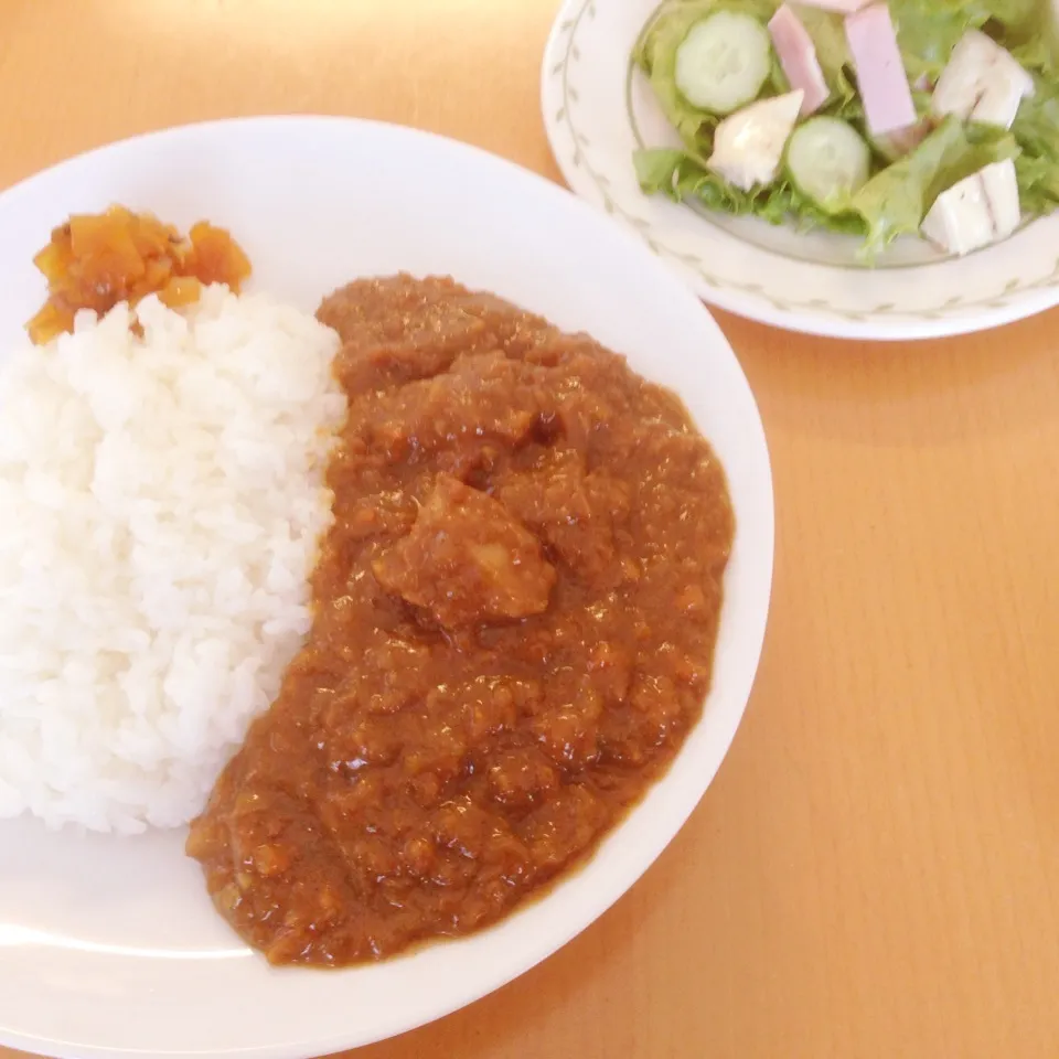 Snapdishの料理写真:我が家のカレーライス&チーズサラダ💗|yuiママさん