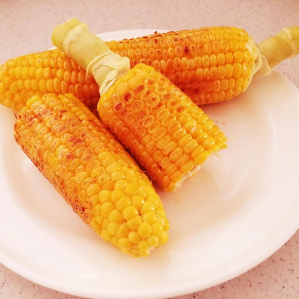 Snapdishの料理写真:とうもろこしのバター醤油焼き🌽いっこさんのマネっこ♡|yuiママさん