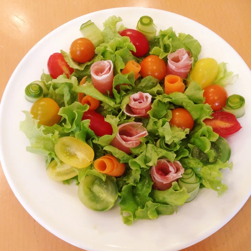 ブーケサラダ💐夏野菜カレーに添えて🍅|yuiママさん