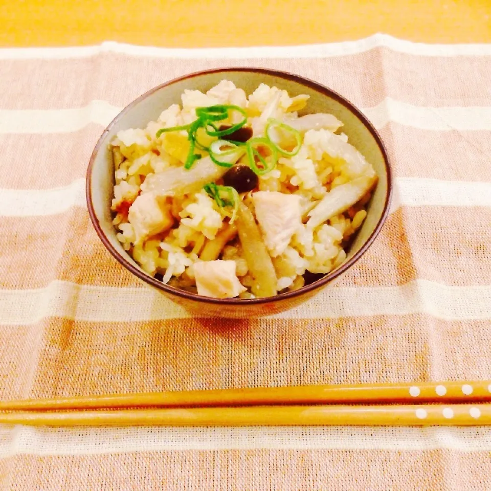 鍋キューブで鶏ゴボウ炊き込みご飯♡とももんさんのマネっこ|yuiママさん