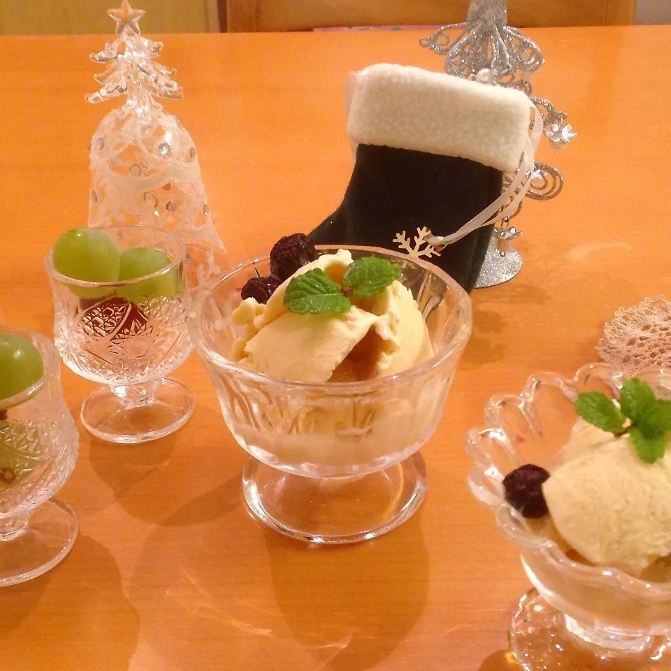 Snapdishの料理写真:バニラアイスクリーム♡ひと足早くクリスマス風☆|yuiママさん