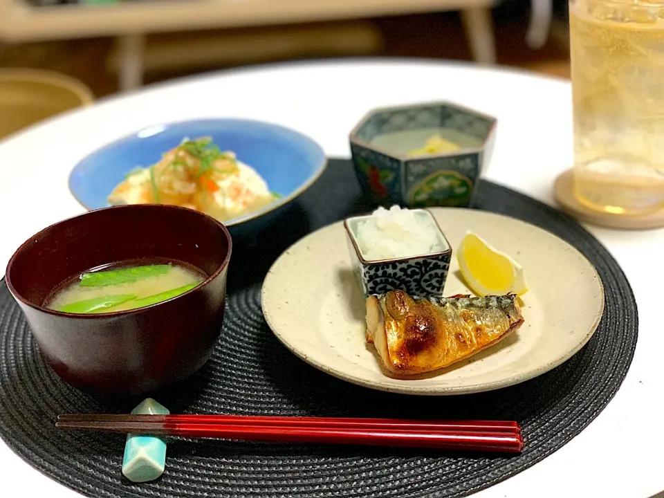 鯖の塩焼き、揚げ出し豆腐、白菜と豚肉の炒め物。粗食ハンパない。|yukiさん