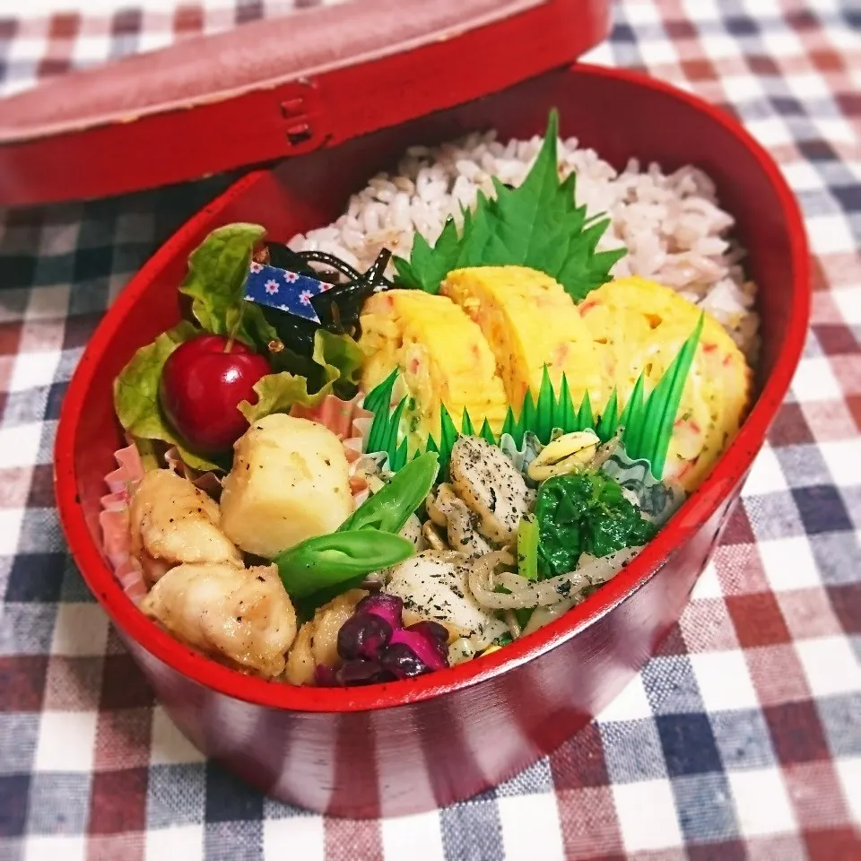 Snapdishの料理写真:ぼんじりのじゃがいも炒め弁当(高1娘用)|mugioさん