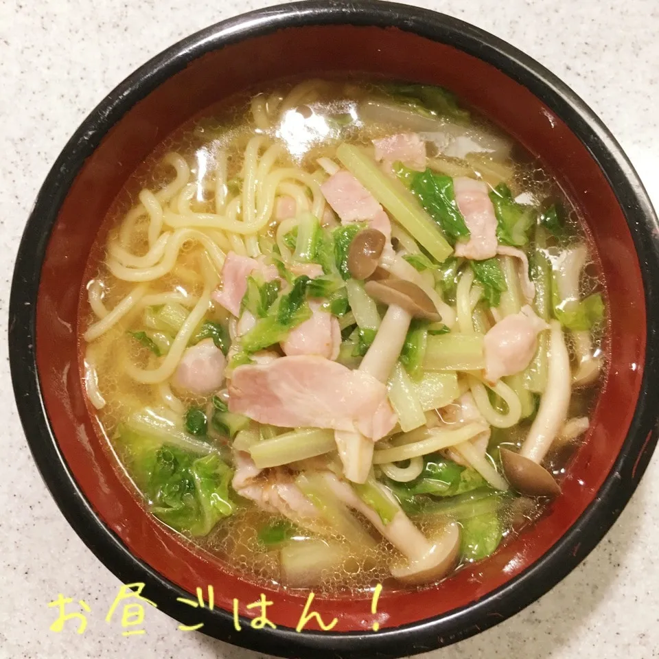 白菜とベーコンとしめじのラーメン|よっぴぃさん