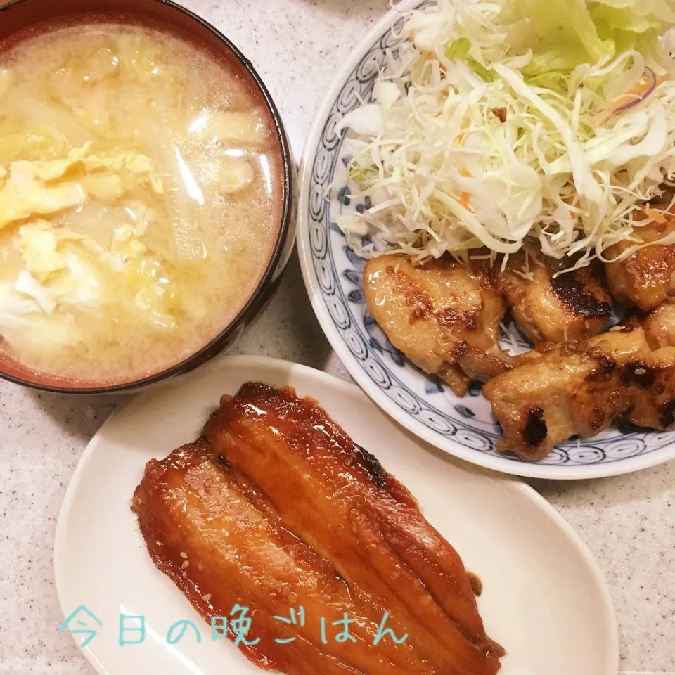 Snapdishの料理写真:さんまのみりん干し 焼き鳥 白菜の味噌汁|よっぴぃさん