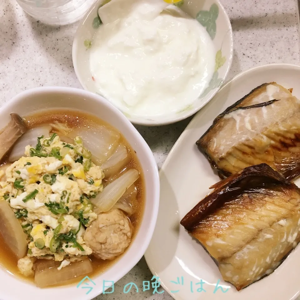 Snapdishの料理写真:鶏団子と大根の炊いたん 塩鯖焼き|よっぴぃさん