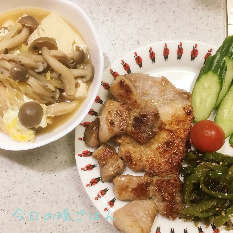 Snapdishの料理写真:豚ソテー ピーマンと塩昆布の和え物 豆腐と白菜の炊いたん|よっぴぃさん